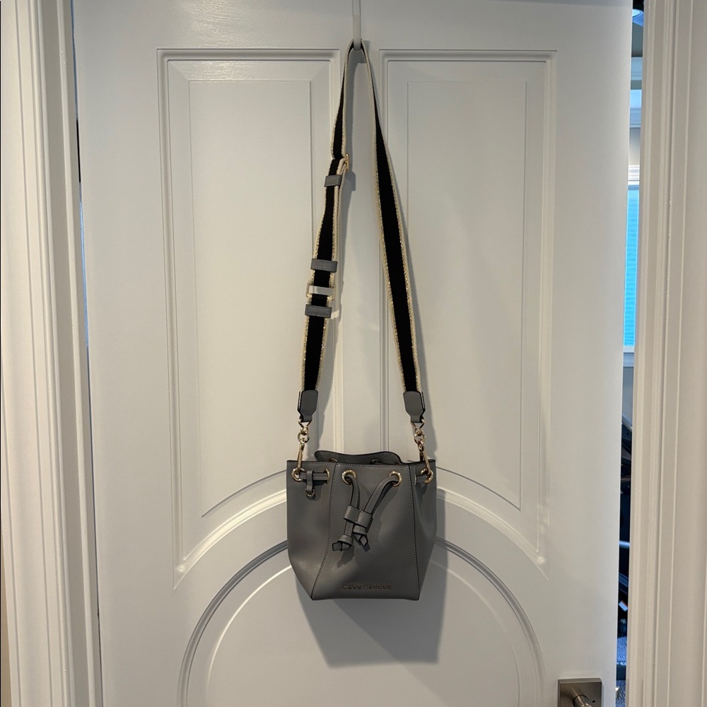 Marc Jacobs Grey Leather Drawstring Bucket Bag - Picture 10 of 14